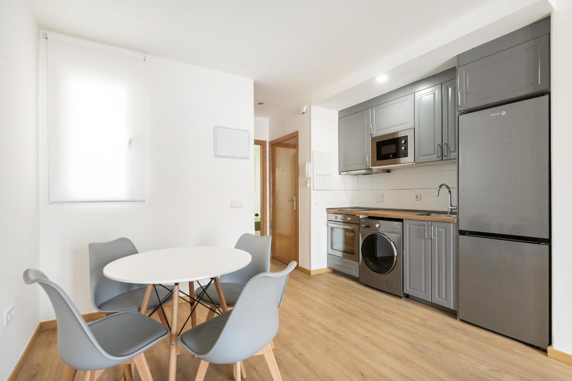 Apartment En La Avenida De La Albufera Alquiler Temporal Madrid